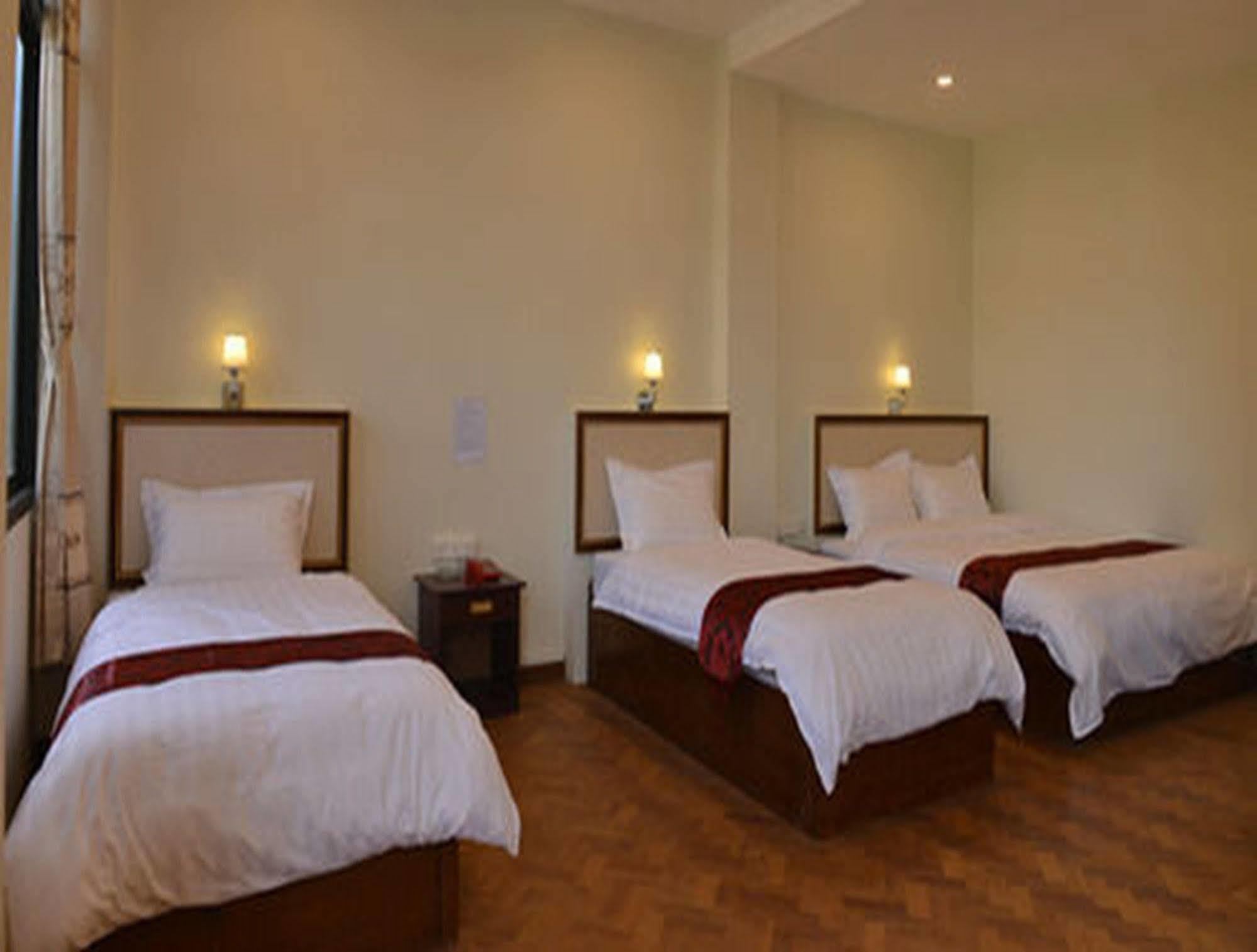 Hotel Myitkyinā Extérieur photo